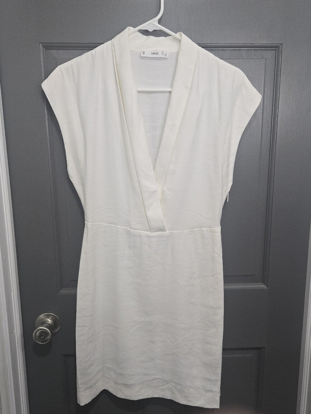 Cream/ Off White V-Neck Cap Sleeve Shift Dress